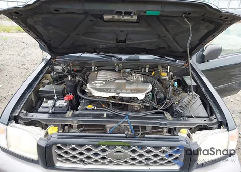 2001 Nissan Pathfinder Le/Se/Xe from USA, damaged, VIN JN8DR09X41W577124